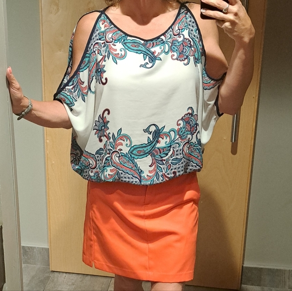 M White and Paisley cold shoulder blouse - Picture 7 of 9